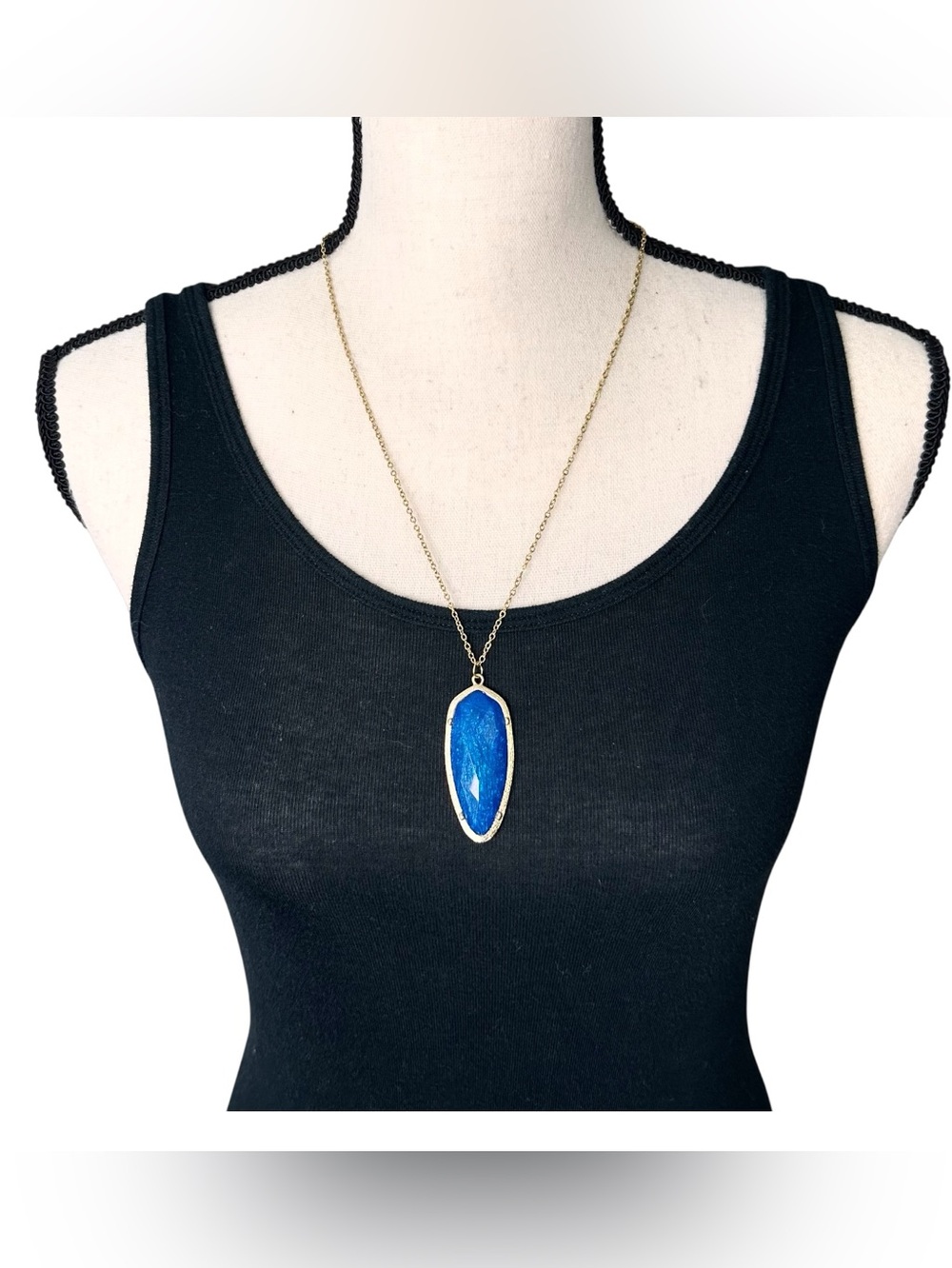 💙Faceted Bright Blue Faux Stone Pendant Necklace